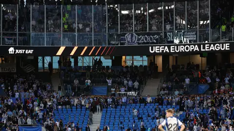 Los ultras del Anderlecht lanzando sillas en Anoeta Los ultras del Anderlecht lanzando sillas en Anoeta
