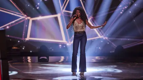 Fuerza y poder: Malú ve más allá de los nervios y apuesta por Marga para su equipo Marga, talent de La Voz 2024