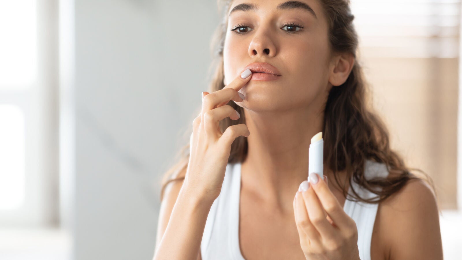 Qué ingredientes evitar en los protectores labiales según la OCU
