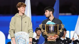 Carlos Alcaraz y Jannik Sinner tras la final del ATP 500 de Pekín Carlos Alcaraz y Jannik Sinner tras la final del ATP 500 de Pekín