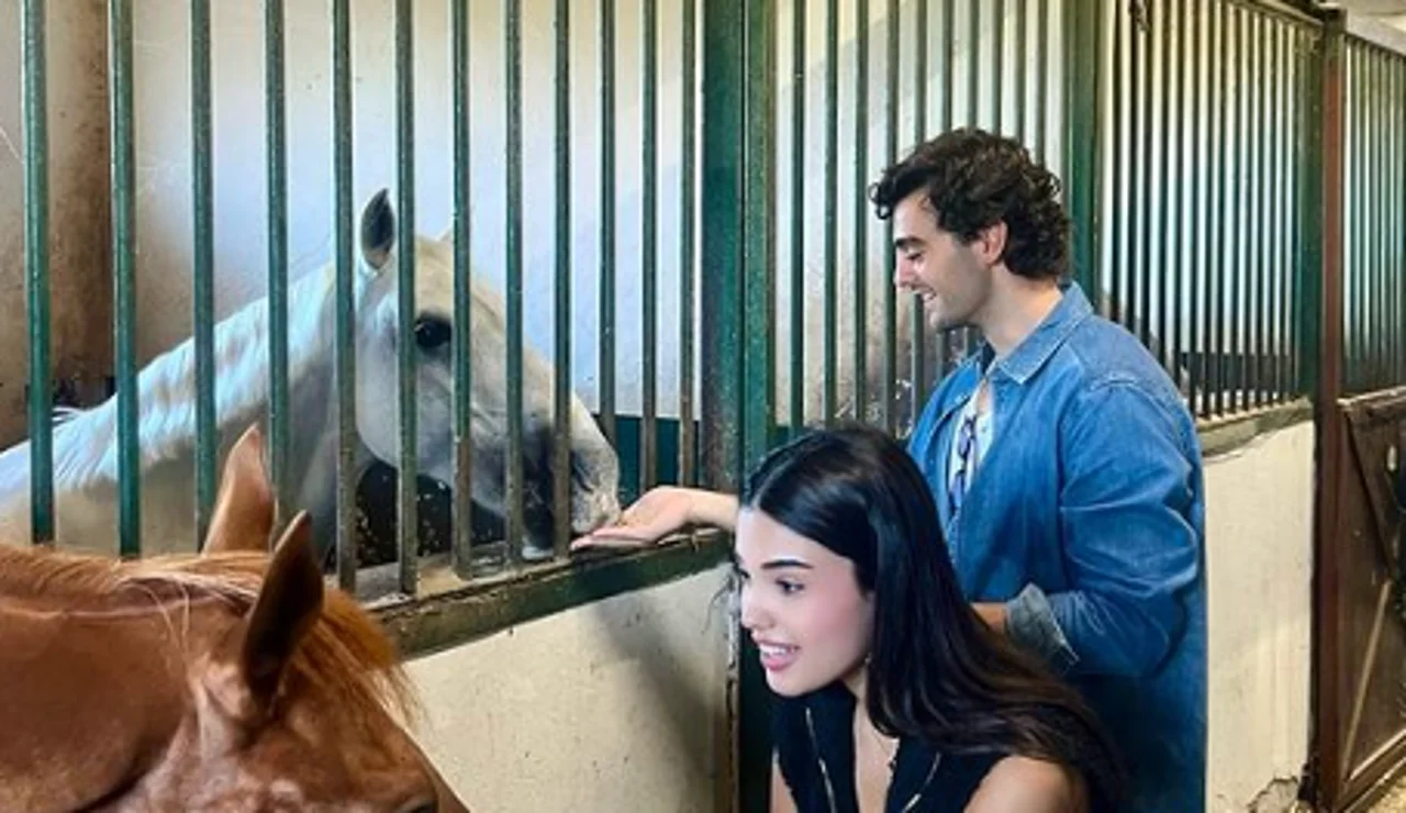 Yiğit Koçak y Lizge Cömert, Ömer y Süsen, disfrutan juntos de una escapada tras el final del rodaje de Hermanos