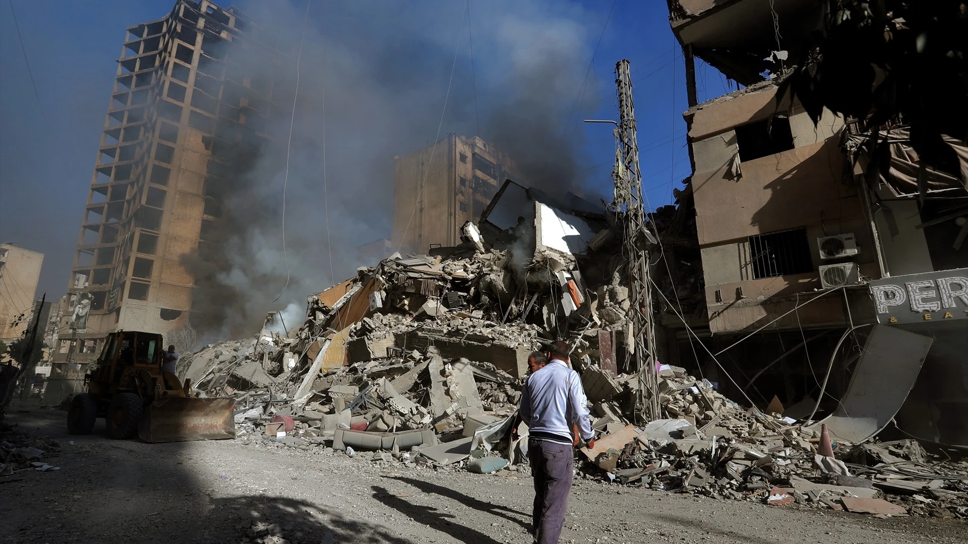 Edificios destruidos por los bombardeos Edificios destruidos por los bombardeos