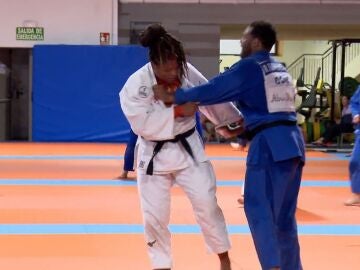 La judoca Dayle Ojeda en un entrenamiento