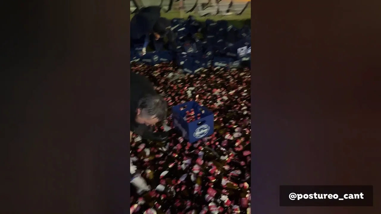 El vídeo tras el accidente del camión que transportaba cervezas El vídeo tras el accidente del camión que transportaba cervezas