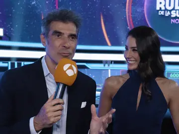 "Necesitas ver esto": Jorge Fernández y Laura Moure confiesan las razones por las que no te puedes perder La ruleta de la suerte noche "Necesitas ver esto": Jorge Fernández y Laura Moure confiesan las razones por las que no te puedes perder La ruleta de la suerte noche