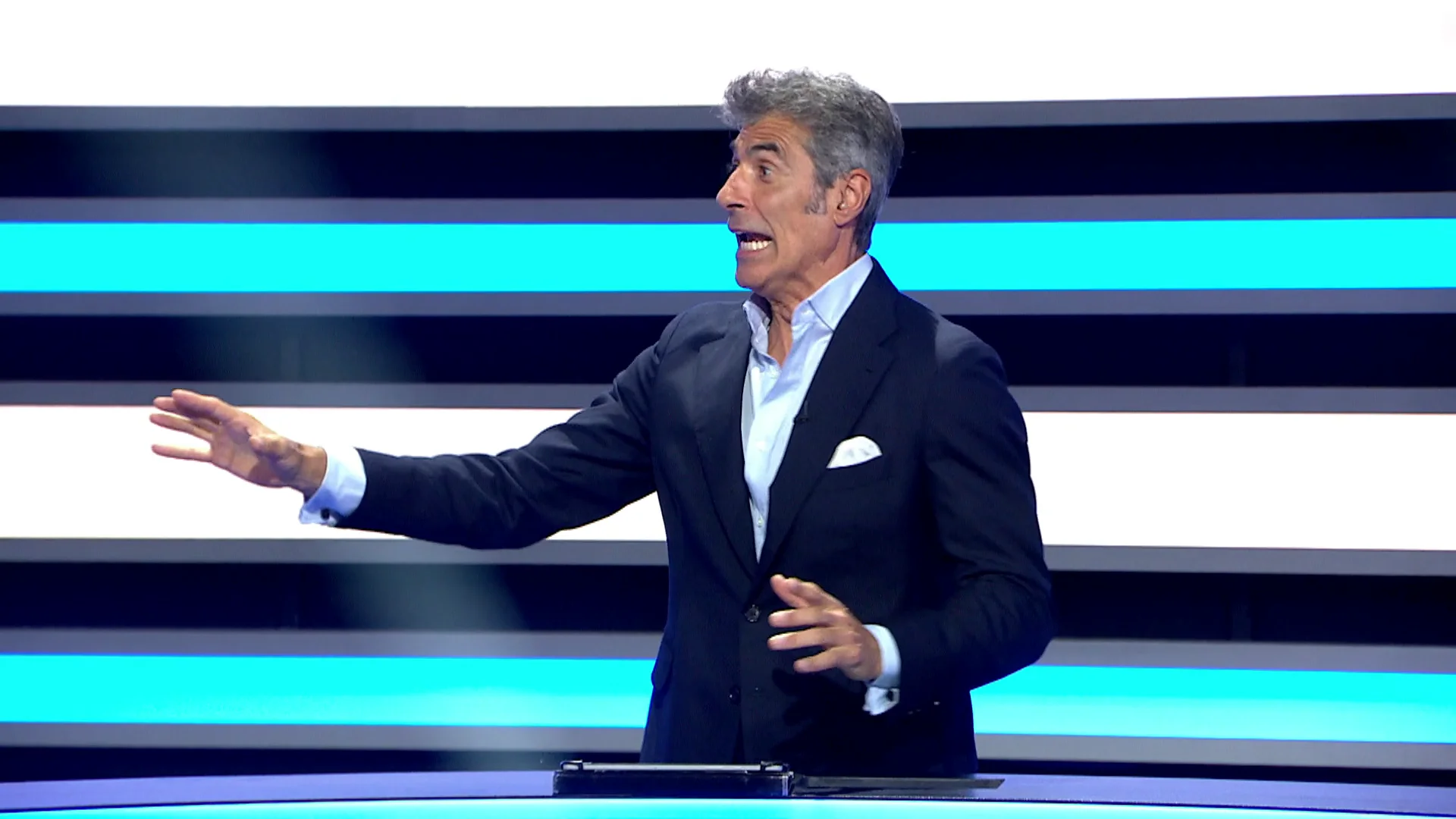 Jorge Fernández, desaforado al ver cómo Popy se lleva ¡casi 30.000 euros al resolver el panel! Jorge Fernández, desaforado al ver cómo Popy se lleva ¡casi 30.000 euros al resolver el panel!