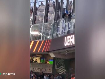 Imagen de los ultras del Anderlecht liándola en Anoeta