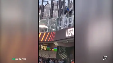 Imagen de los ultras del Anderlecht liándola en Anoeta Imagen de los ultras del Anderlecht liándola en Anoeta