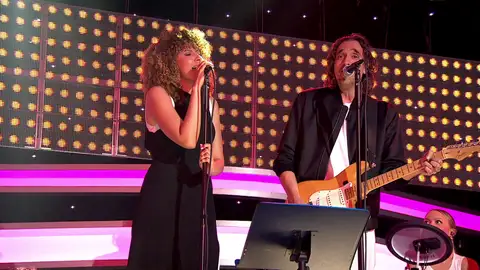 La nueva banda de La ruleta de la suerte noche triunfa en su debut: "¡Qué bonita la habéis hecho!" La nueva banda de La ruleta de la suerte noche triunfa en su debut: "¡Qué bonita la habéis hecho!"