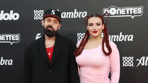 Emedeamores y su pareja, Muna Emedeamores y su pareja, Muna