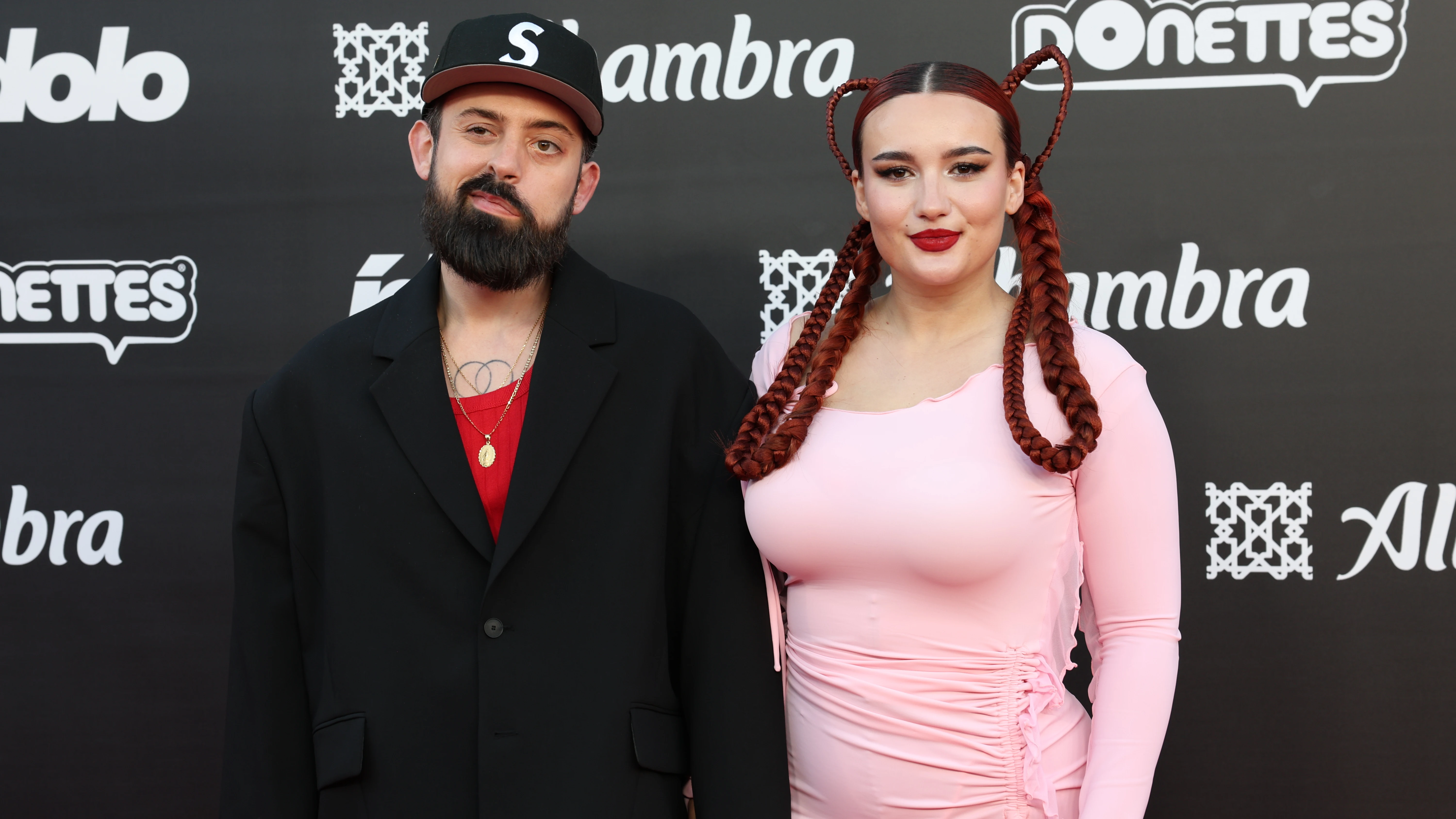 Emedeamores y su pareja, Muna Emedeamores y su pareja, Muna