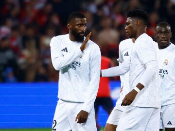 Antonio Rüdiger, en el calentamiento previo al duelo ante el Lille