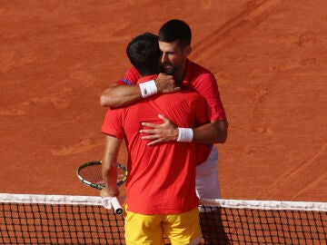 Alcaraz y Djokovic tras la final de los Juegos Olímpicos