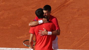 Alcaraz y Djokovic tras la final de los Juegos Olímpicos