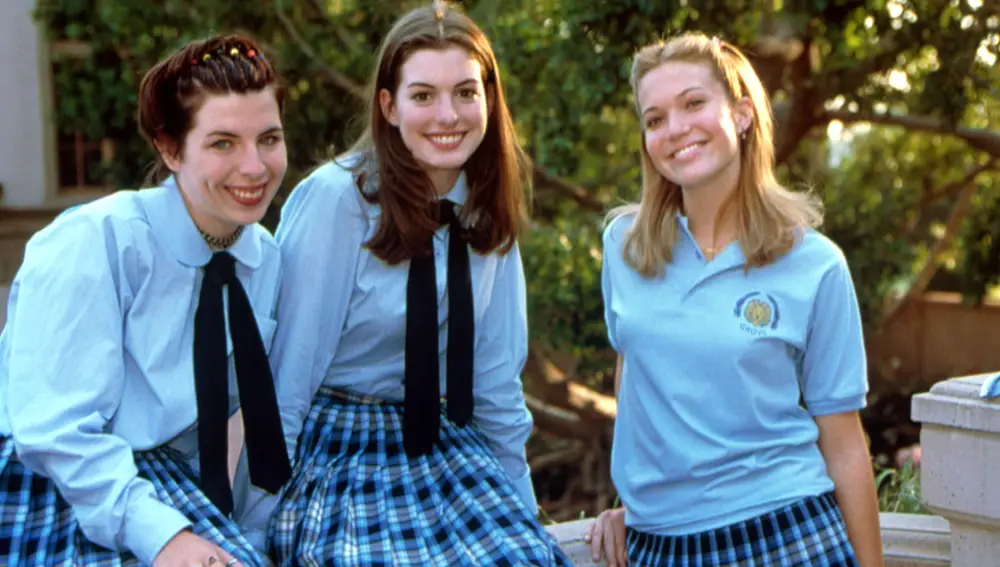 Heather Matarazzo, Anne Hathaway y Mandy Moore en Princesa por sorpresa Heather Matarazzo, Anne Hathaway y Mandy Moore en Princesa por sorpresa