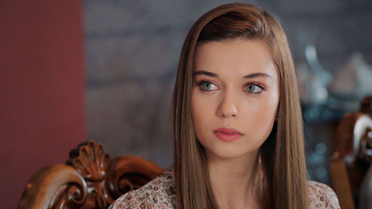 Esta noche, en Una nueva vida: sale a la luz el secreto que podría separar  a Suna y Seyran para siempre