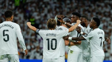 Los jugadores del Madrid celebran el gol de Valverde ante el Villarreal