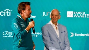 Adrian Newey y Fernando Alonso en la presentaci&oacute;n del ingeniero en Aston Martin
