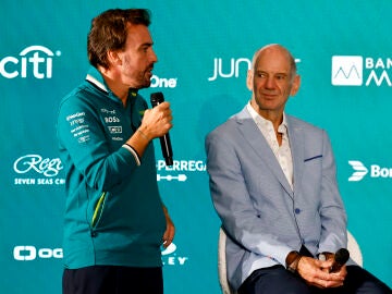 Adrian Newey y Fernando Alonso en la presentación del ingeniero en Aston Martin