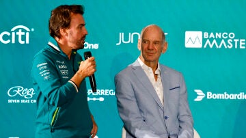 Adrian Newey y Fernando Alonso en la presentación del ingeniero en Aston Martin