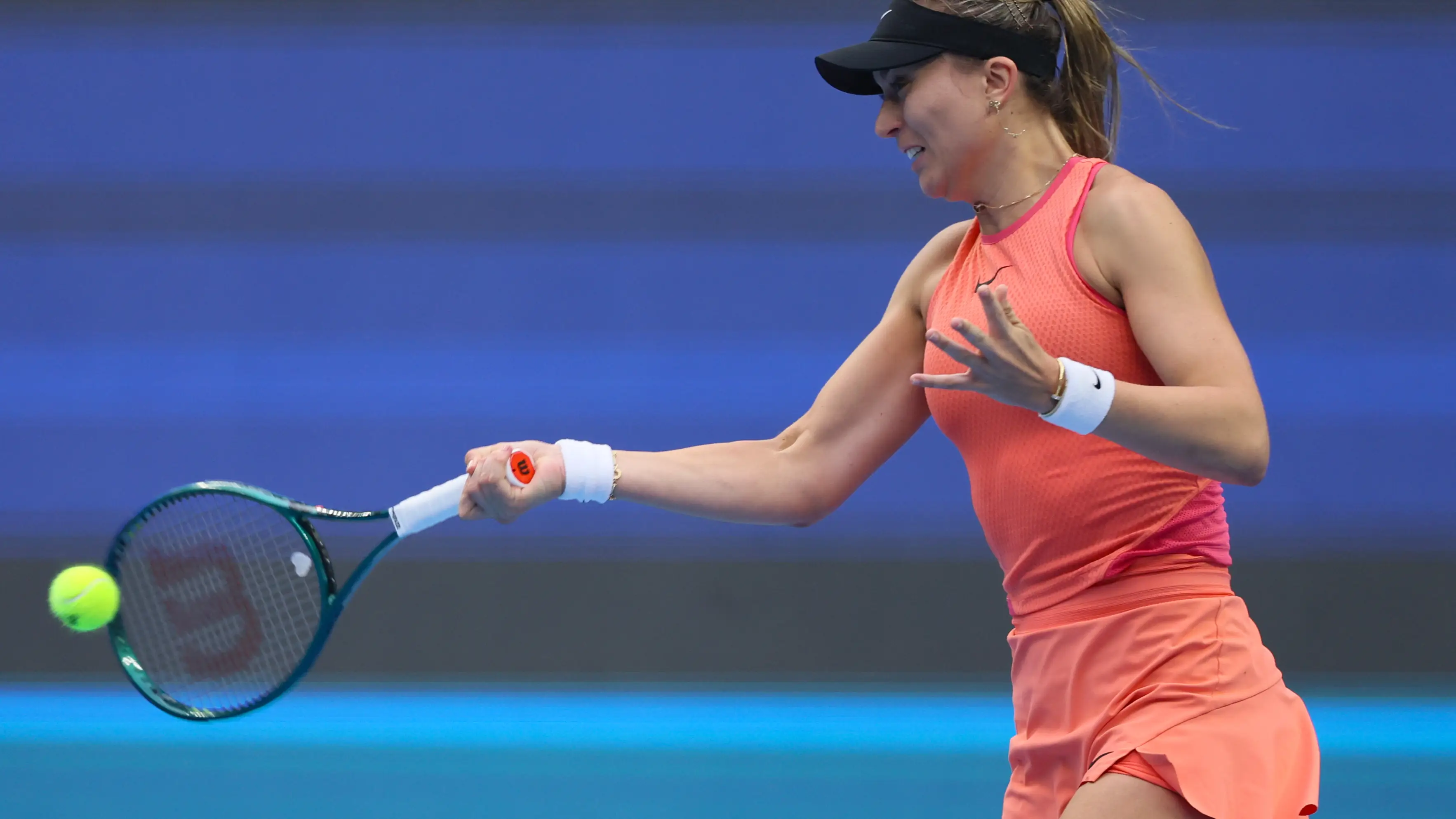 Paula Badosa durante el partido ante Gauff en semifinales de Pek&iacute;n