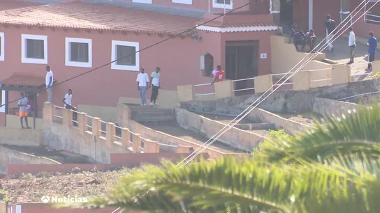 Centros de menores inmigrantes, colapsados en Canarias Centros de menores inmigrantes, colapsados en Canarias