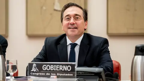 Albares comparece ante la Comisión de Asuntos Exteriores del Congreso de los Diputados El ministro de Exteriores, Unión Europea y Cooperación, José Manuel Albares, comparece en la Comisión de Asuntos Exteriores, en el Congreso de los Diputados, a 4 de octubre de 2024, en Madrid (España). El ministro comparece ante el Congreso, por petición propia, para dar cuenta del traslado a España del líder opositor venezonalo, Edmundo González, que llegó el pasado día 8 de septiembre para pedir asilo. 04 OCTUBRE 2024;ALBARES;DIPUTADOS;CONGRESO;COMISIÓN;EXTERIORES A. Pérez Meca / Europa P...