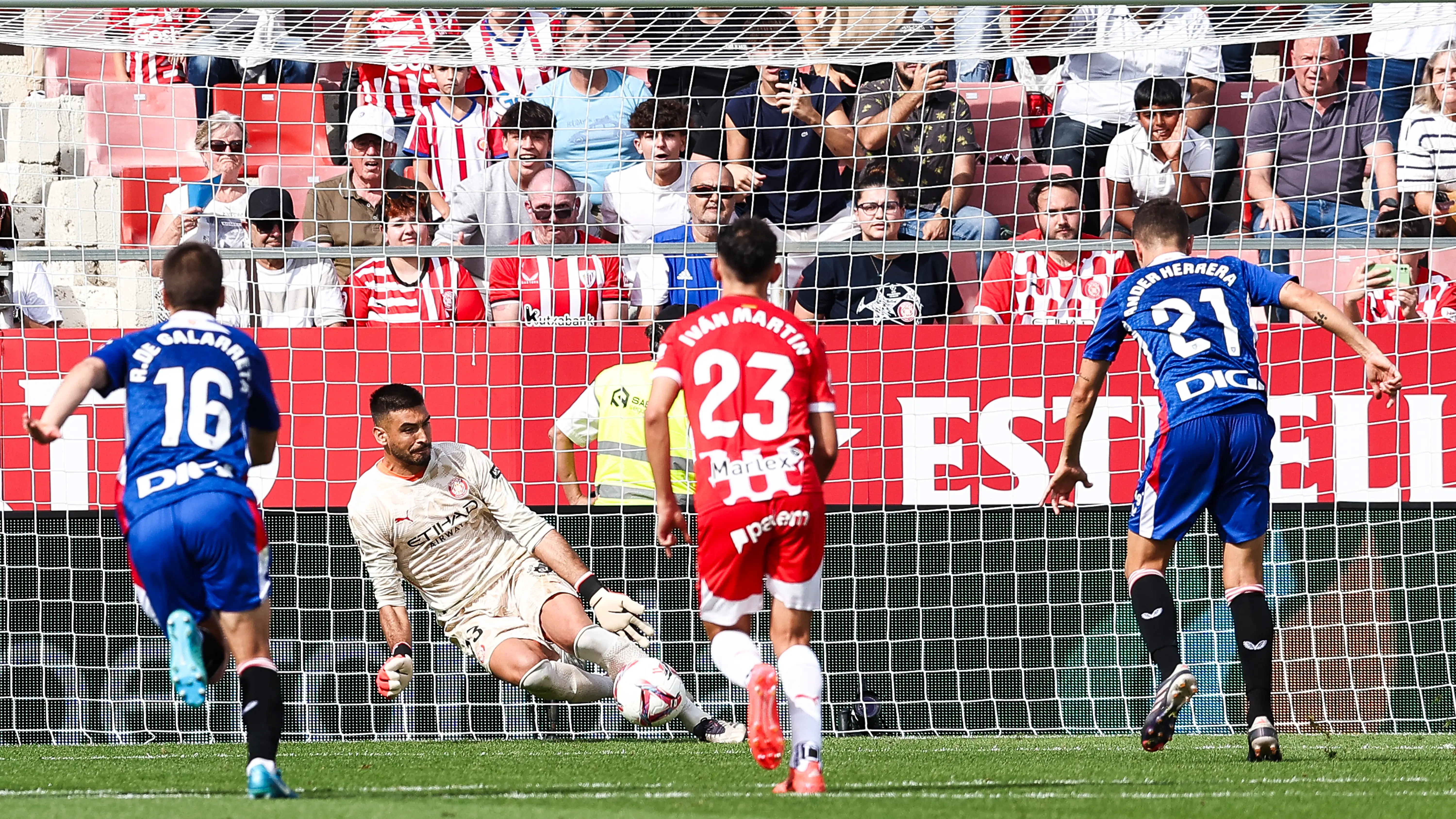 Gazzaniga parando un penalti a Ander Herrera Gazzaniga parando un penalti a Ander Herrera