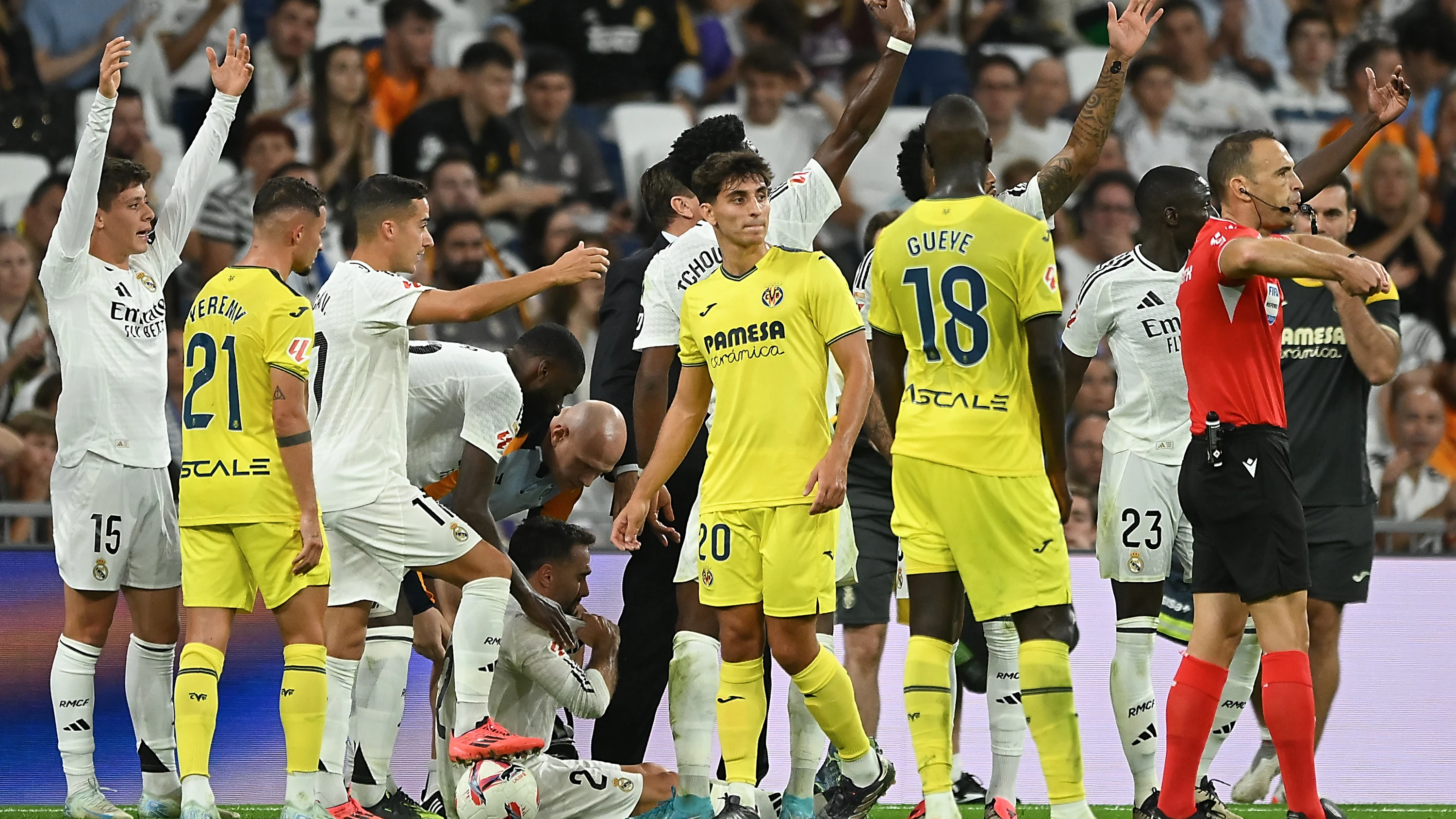 Dani Carvajal se duele en el césped tras sufrir una grave lesión Dani Carvajal se duele en el césped tras sufrir una grave lesión