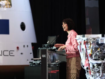 La ministra de Ciencia, Innovación y Universidades, Diana Morant interviene en las instalaciones de PLD SPACE