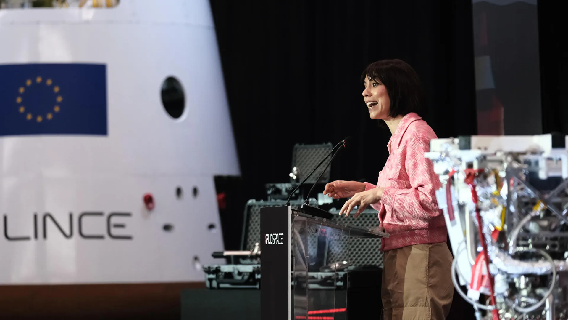 La ministra de Ciencia, Innovaci&oacute;n y Universidades, Diana Morant interviene en las instalaciones de PLD SPACE