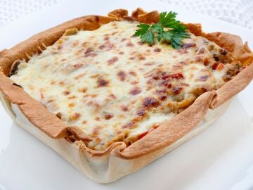 Tartaleta de berenjena, pimiento y bechamel