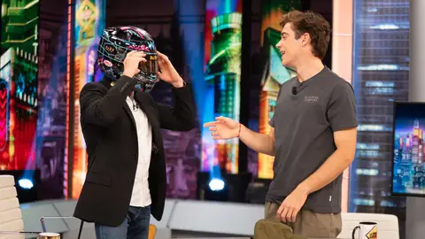 ¡Qué detalle! Franco Colapinto hace un regalo muy especial a Pablo Motos ¡Qué detalle! Franco Colapinto hace un regalo muy especial a Pablo Motos