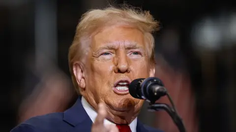 Trump September 25, 2024, Cherokee, NC, US: Former President Donald Trump speaks at a campaign rally inside the Mosack Group manufacturing warehouse in Mint Hill, North Carolina, on Wednesday, Sept. 25, 2024.Europa Press/Contacto/Melissa Melvin-Rodriguez25/09/2024 ONLY FOR USE IN SPAIN