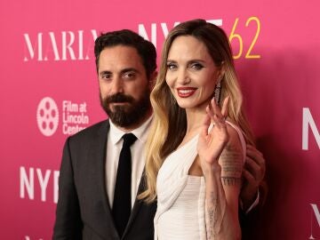 Pablo Larraín y Angelina Jolie presentando Maria en el Festival de Cine de Nueva York