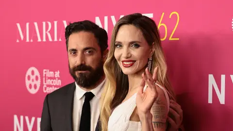 Pablo Larraín y Angelina Jolie presentando Maria en el Festival de Cine de Nueva York Pablo Larraín y Angelina Jolie presentando Maria en el Festival de Cine de Nueva York