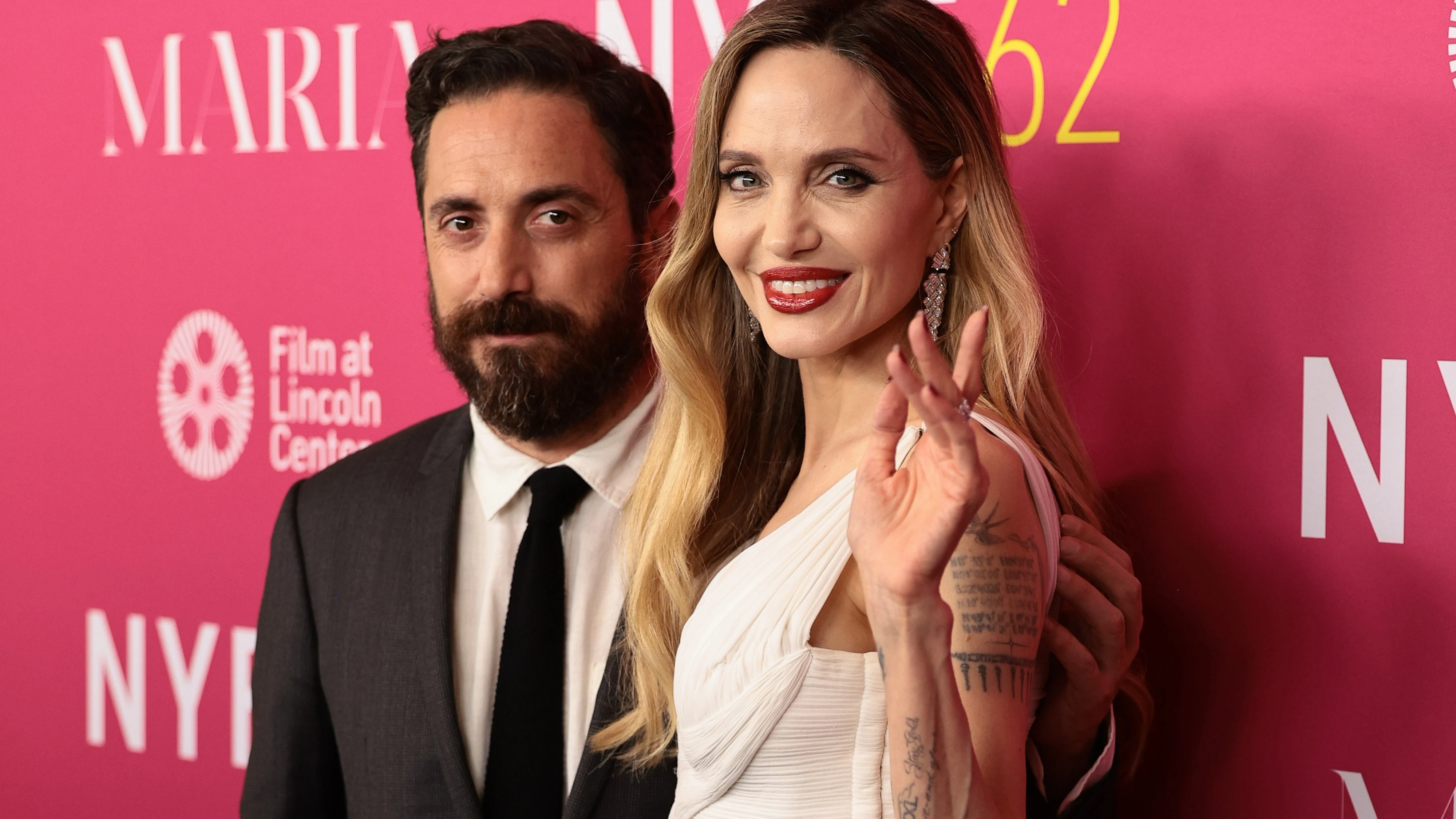 Pablo Larraín y Angelina Jolie presentando Maria en el Festival de Cine de Nueva York Pablo Larraín y Angelina Jolie presentando Maria en el Festival de Cine de Nueva York