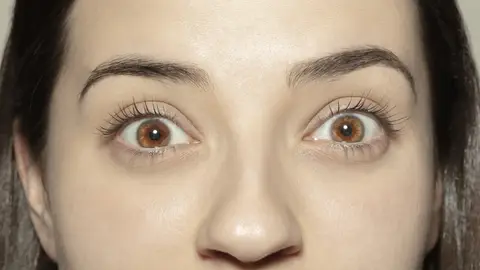 Plano detalle de ojos Yang sanpaku Plano detalle de ojos Yang sanpaku