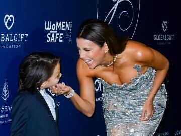 Eva Longoria y su hijo Santiago