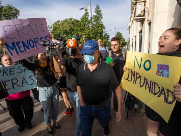 Uno de los condenados por prostitución de menores a su llegada a la vistilla