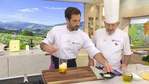 Tritura los ingredientes con una batidora eléctrica Tritura los ingredientes con una batidora eléctrica