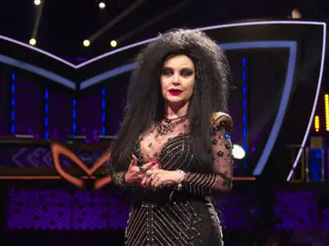Alaska cuenta cómo ha sido su paso de enmascarada a investigadora: "Es todo un reto" Alaska cuenta cómo ha sido su paso de enmascarada a investigadora: "Es todo un reto"
