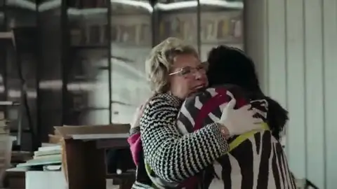 La emotiva campaña de la ONG Madre Coraje Una cámara oculta está detrás de la emotiva campaña de una ONG