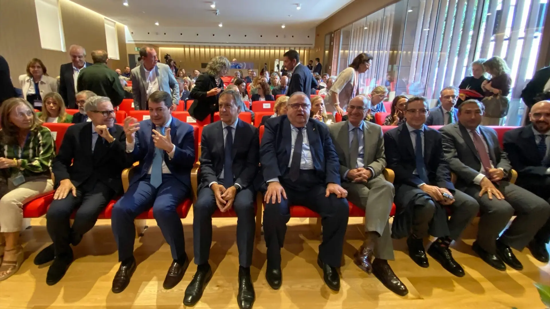 El presidente de la Junta y el consejero de Sanidad en el encuentro celebrado en Salamanca por la AECC El presidente de la Junta y el consejero de Sanidad en el encuentro celebrado en Salamanca por la AECC