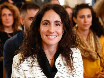 Mery Perelló posando ante los medios Mery Perelló posando ante los medios