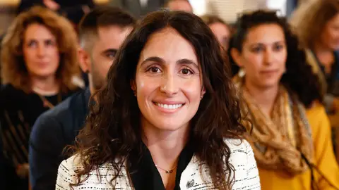 Mery Perelló posando ante los medios Mery Perelló posando ante los medios