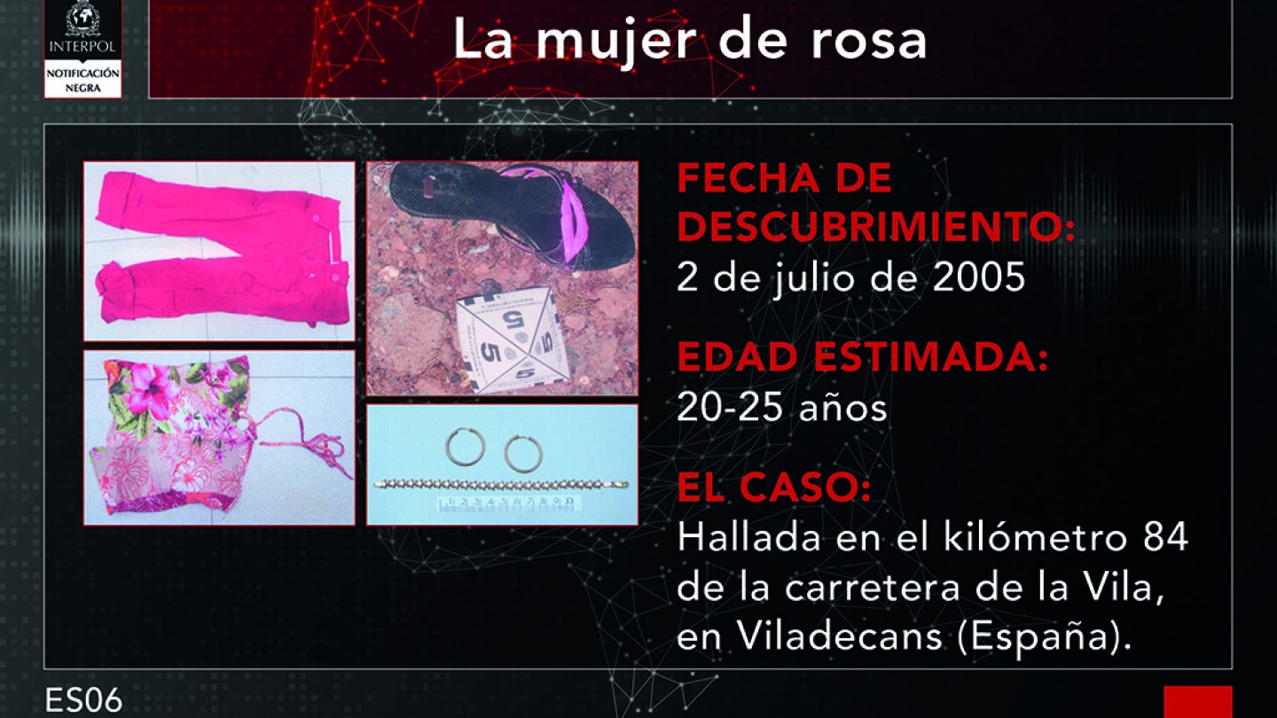 La mujer de rosa