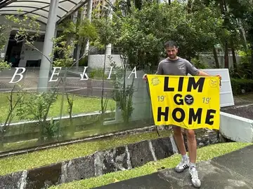 Una pareja española, retenida en Singapur por protestar contra el propietario del Valencia Una pareja española, retenida en Singapur por protestar contra el propietario del Valencia