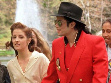 Lisa Marie Presley y Michael Jackson en 1995