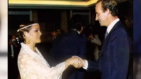 El rey emérito y Sara Montiel, ¿más que amigos?: "Les pilló Sofía acostados" El rey emérito y Sara Montiel, ¿más que amigos?: "Les pilló Sofía acostados"